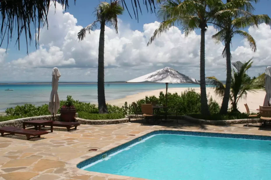 Detenha os vazamentos da piscina em seus rastros: Como detectar e consertar vazamentos em sua piscina 1 Detenha os vazamentos da piscina em seus rastros Como detectar e consertar vazamentos em sua piscina