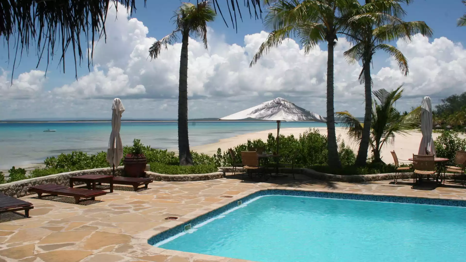 Detenha os vazamentos da piscina em seus rastros: Como detectar e consertar vazamentos em sua piscina