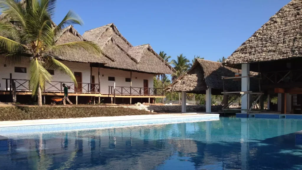 Detenha os vazamentos da piscina em seus rastros: Como detectar e consertar vazamentos em sua piscina 2 Sinais comuns de vazamentos em piscinas